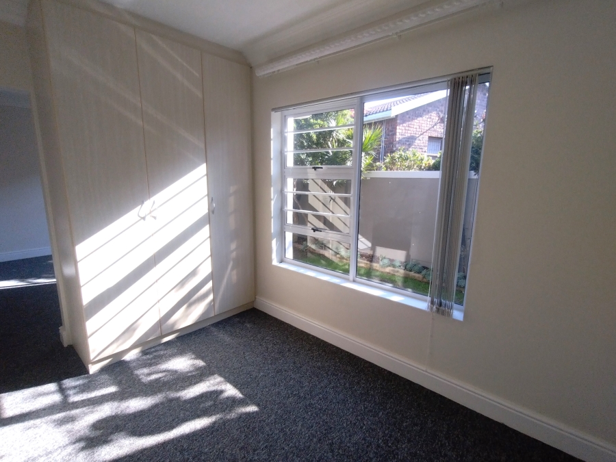 5 Bedroom Property for Sale in Wavecrest Eastern Cape